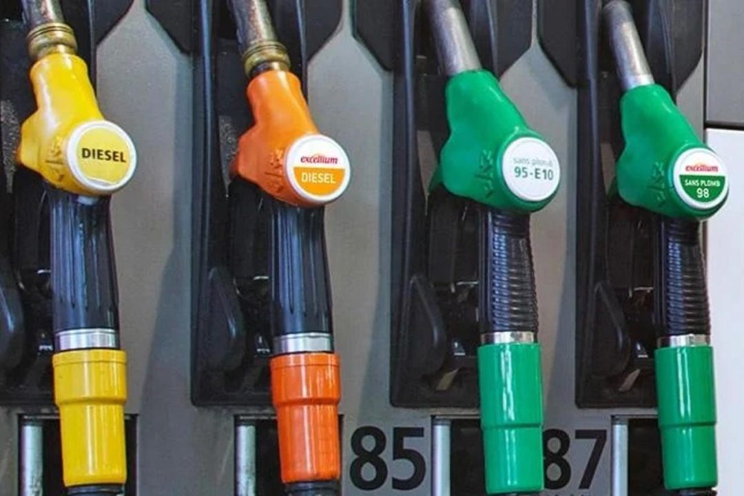 découvrez l'évolution des prix élevés des carburants, leurs causes et leur impact sur le quotidien des consommateurs.